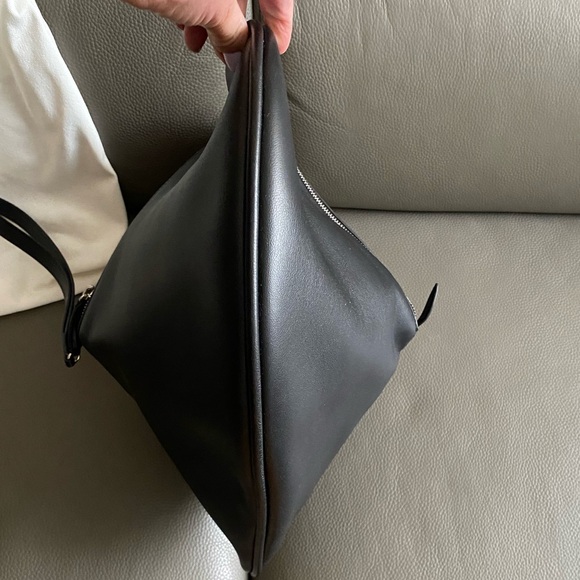 NEW Auth ALAÏA
Le Cœur Heart shape leather CLUTCH/BAG/ Wristlet Made in ITALY - Picture 16 of 16